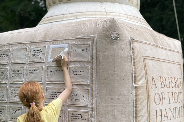 Pop-up kunstwerk Take Away Monument